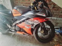 YAMAHA R15 V2